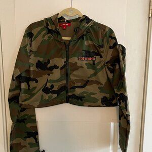 Smoke Rise Red Cropped Long Sleeve Pullover Hoodie Cropped Top Shirt Camo Sz M